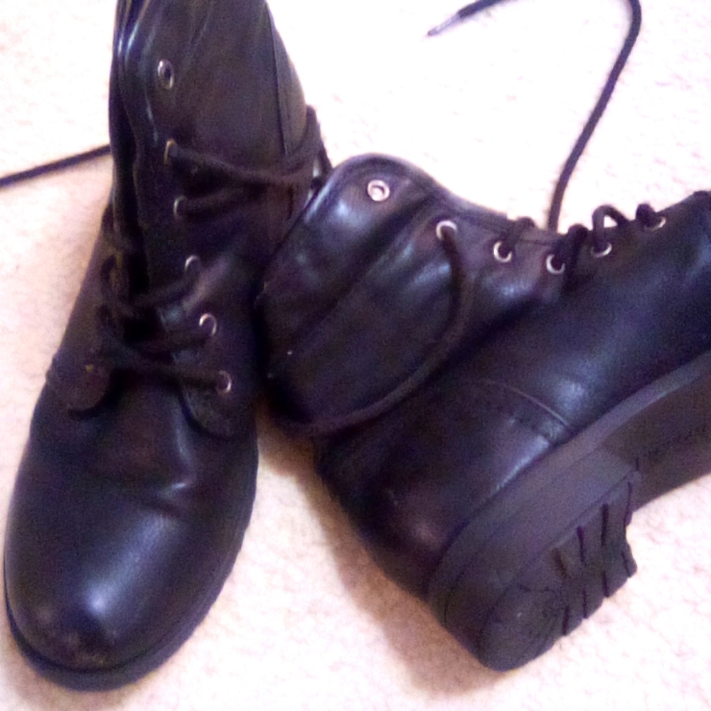 BOOTS